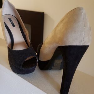 Black and Beige Color Blocking Hells